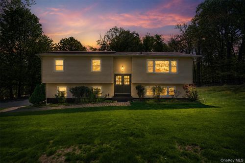 21 Denver Dr, New City, NY, 10956-2304 | Card Image