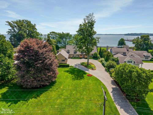 15230 Windmill Pointe Dr, Grosse Pointe Park, MI, 48230-1719 | Card Image