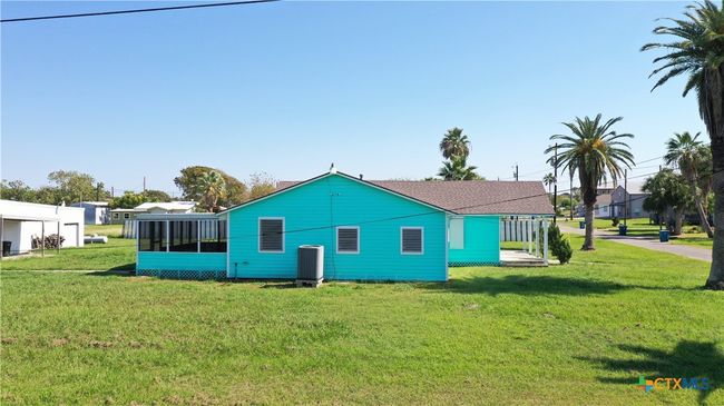 312 W Jefferson Avenue, House other with 4 bedrooms, 2 bathrooms and null parking in Port O'Connor TX | Image 9