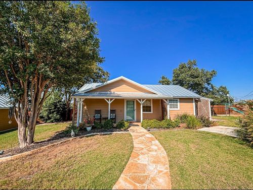 207 E College St, Llano, TX, 78643-2705 | Card Image