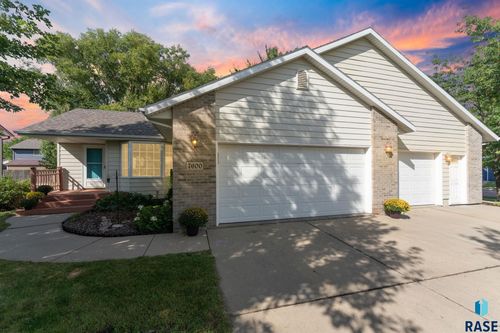 7600 W Regina St Street, Sioux Falls, SD, 57106 | Card Image