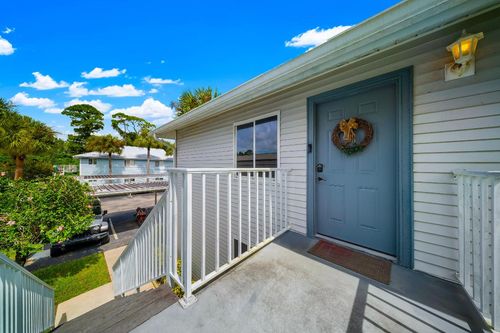 197-197 Se Village Dr, Port St. Lucie, FL, 34952-7705 | Card Image