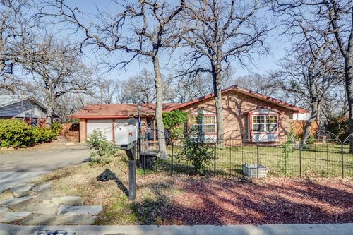 1204 King Dr, Bedford, TX, 76022-6531 | Card Image