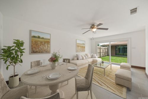 2-8390 N Verde Dr, San Antonio, TX, 78240-3520 | Card Image