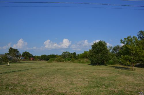 1202 N 11th St, Osage City, KS, 66523-8521 | Card Image