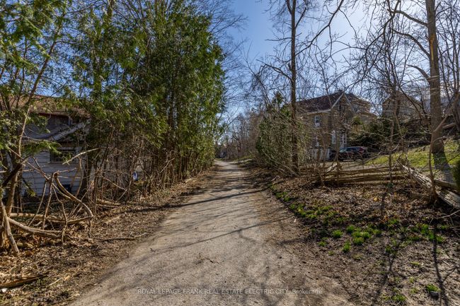 617 Aylmer St N, House other with 3 bedrooms, 2 bathrooms and 2 parking in Peterborough ON | Image 42