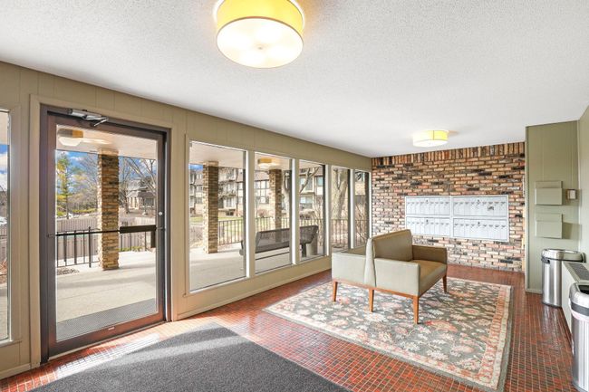 APT-208 - 205 Barry Ave S, Condo with 1 bedrooms, 1 bathrooms and null parking in Wayzata MN | Image 23