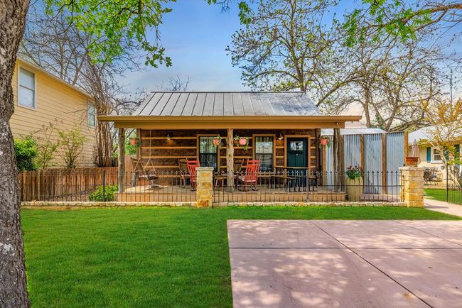 202 S Bowie St, Home with 5 bedrooms, 6 bathrooms and 1 parking in Fredericksburg TX | Image 25