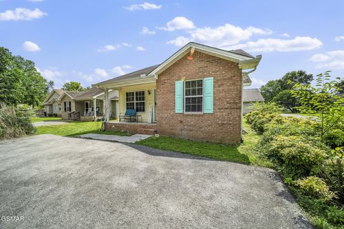 1733 Snapp Road, Sevierville, TN, 37862 | Card Image