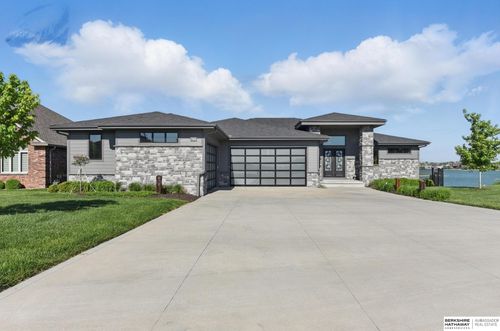 17028 S Reflection Cir, Bennington, NE, 68007-5718 | Card Image