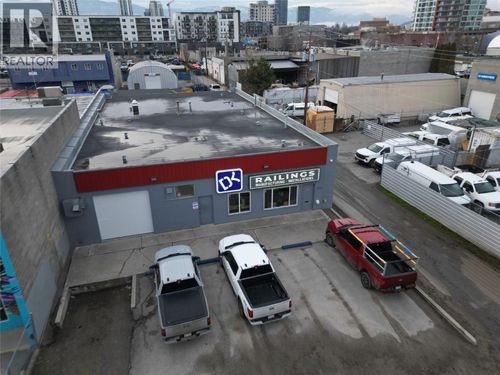 571 Gaston Ave, Kelowna, BC, V1Y7E6 | Card Image