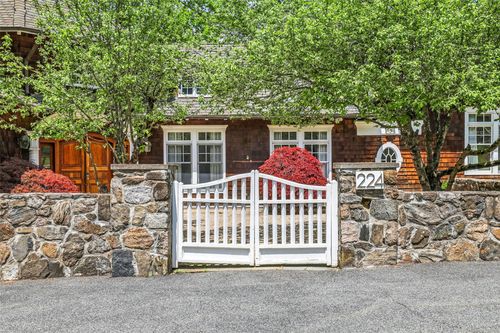 224 Chestnut Ridge Rd, Mount Kisco, NY, 10549-4812 | Card Image
