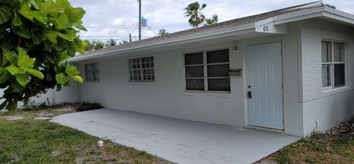 651 Ne 46th Ct, Oakland Park, FL, 33334-3219 | Card Image