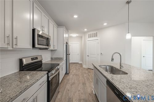 unit-203-10525 Stony Bluff Dr, Ashland, VA, 23005-8241 | Card Image