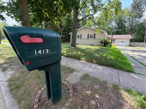 1413 Dilloway Dr, Midland, MI, 48640-2776 | Card Image