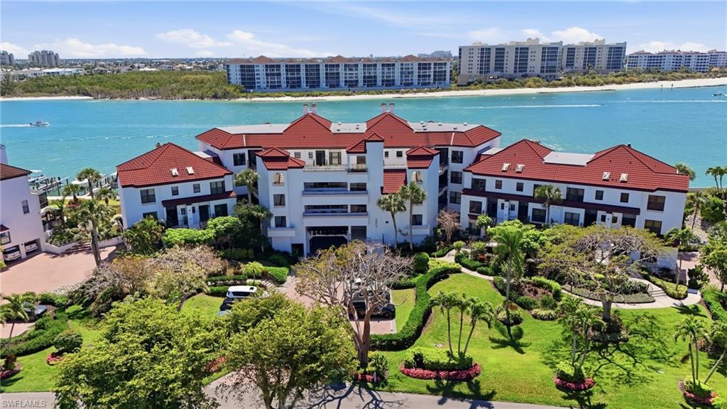 Residential in NAPLES 3