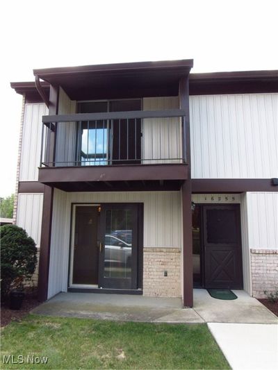 16255 Heather Lane, Condo with 3 bedrooms, 2 bathrooms and null parking in Middleburg Heights OH | Image 1