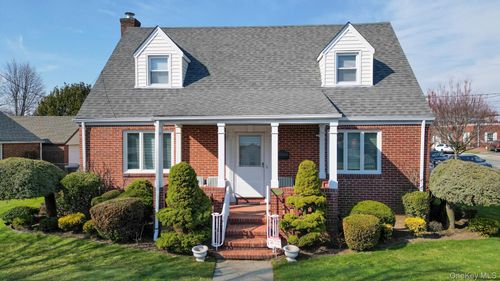 1102 Phoebe St, Franklin Square, NY, 11010-1504 | Card Image