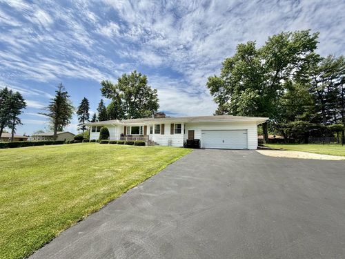 1135 Oakhill Drive, Freeport, IL, 61032 | Card Image