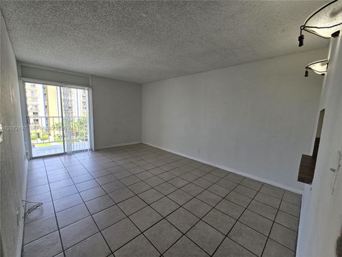 501w-801 Nw 47th Ave, Miami, FL, 33126-2340 | Card Image