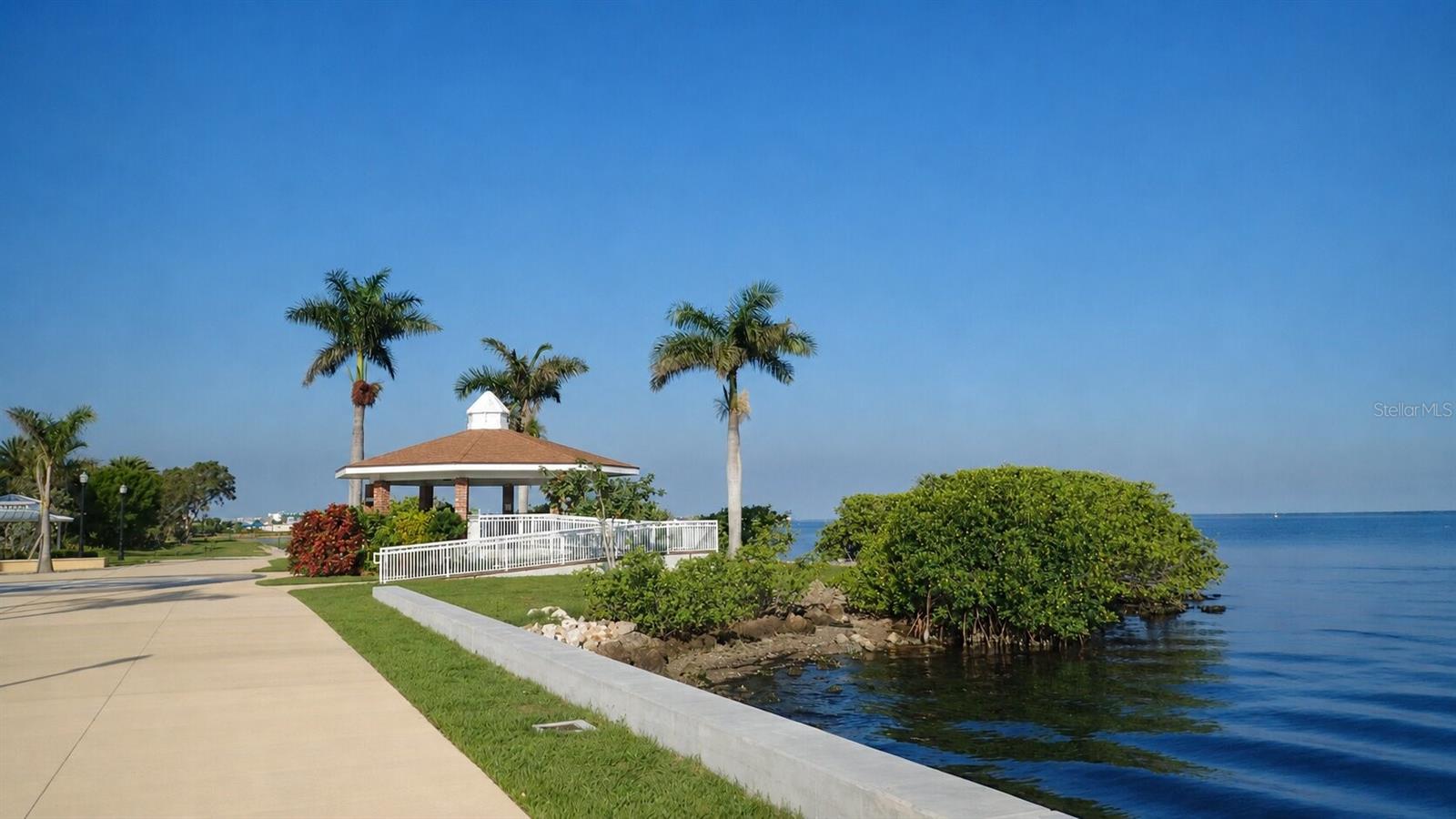 Land in PORT CHARLOTTE