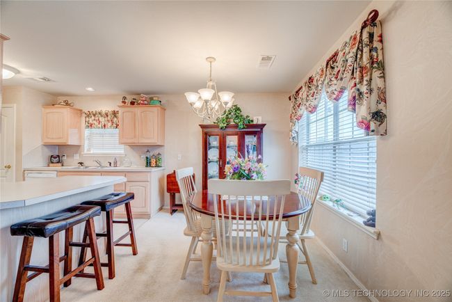 19608 E 39 Th Pl S, House other with 3 bedrooms, 2 bathrooms and null parking in Broken Arrow OK | Image 4