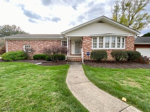 1325 Moncrest Dr Nw, Warren, OH, 44485-1926 | Card Image