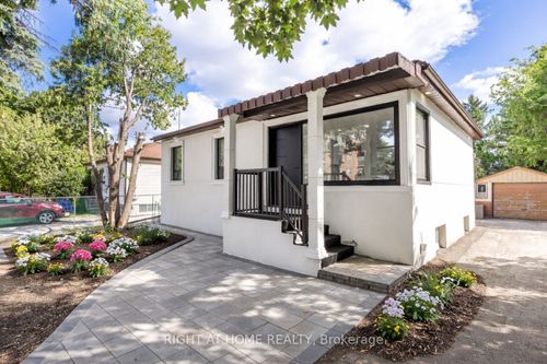 225 Essex Ave, Richmond Hill, ON, L4C2C1 | Card Image