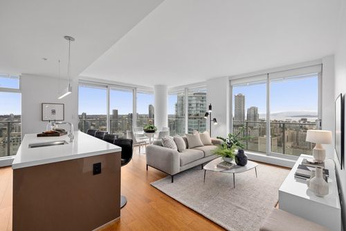 4202-777 Richards St, Vancouver, BC, V6B0M6 | Card Image