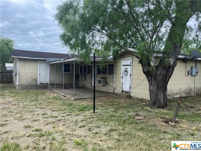 1401 E Rosewood Street, House other with 3 bedrooms, 1 bathrooms and null parking in Beeville TX | Image 3