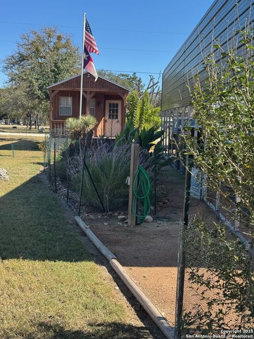 567 River Bnd, Bandera, TX, 78003-5268 | Card Image