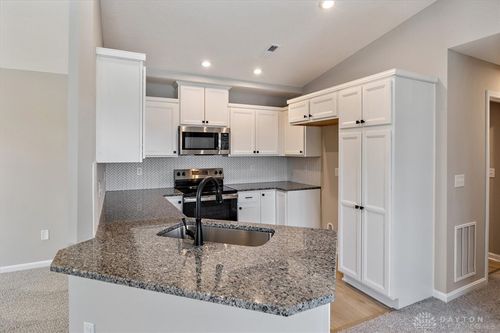 18-300-2727 Golden Glenn Ln, Dayton, OH, 45429 | Card Image