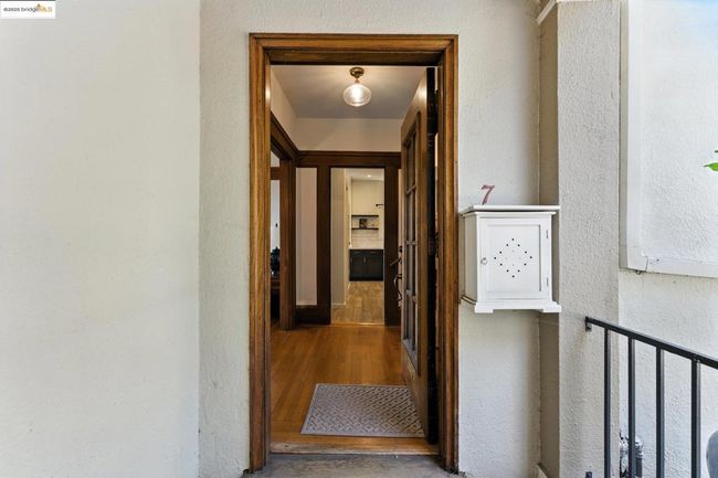 7 Panoramic Way, Condo with 2 bedrooms, 1 bathrooms and null parking in Berkeley CA | Image 4