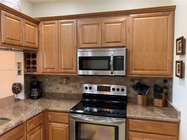 APT-15 - 6062 Se Landing Way, Condo with 2 bedrooms, 2 bathrooms and null parking in Stuart FL | Image 6
