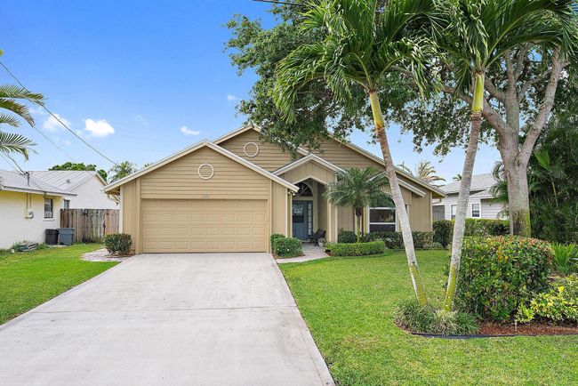6238 Dania St, House other with 3 bedrooms, 2 bathrooms and null parking in Jupiter FL | Image 23