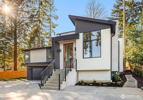 2109 129th Ave Se, Bellevue, WA, 98005-3937 | Card Image