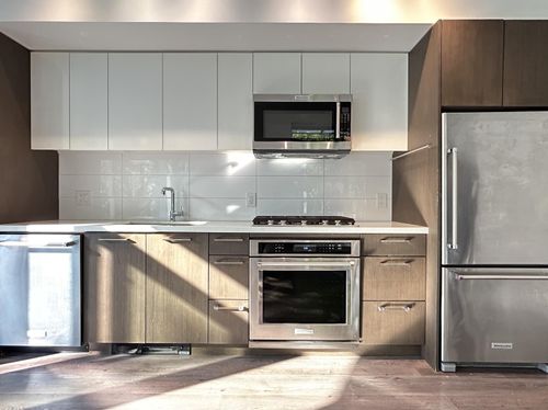 205-384 E 1st Ave, Vancouver, BC, V5T0G5 | Card Image