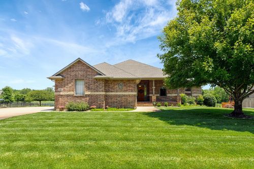 420 N Valley Creek Dr, Valley Center, KS, 67147-3214 | Card Image