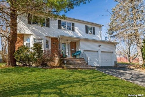 93 Beacon Hill Rd, Port Washington, NY, 11050-3038 | Card Image