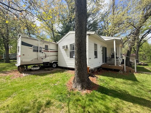2-203 Woodhaven Dr E, Sublette, IL, 61367 | Card Image