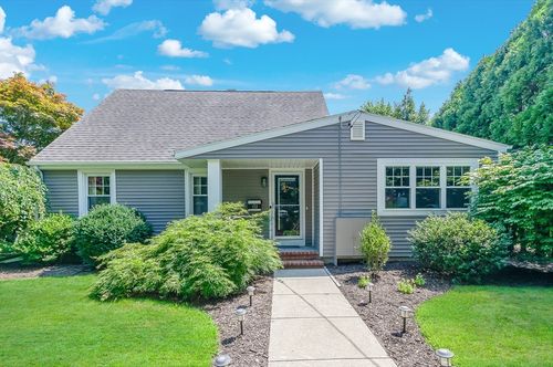 152 Huntington Ave, Dartmouth, MA, 02747-3272 | Card Image