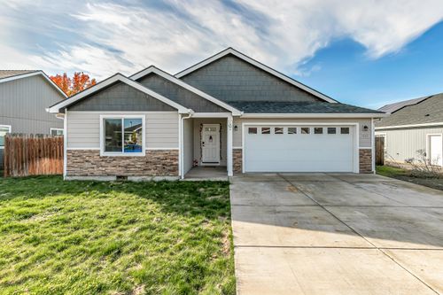 7843 Cadence Lane, White City, OR, 97503 | Card Image