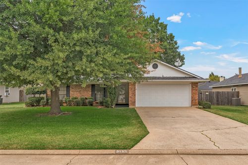 3135 Le Oaks Dr, Bossier City, LA, 71111-7806 | Card Image