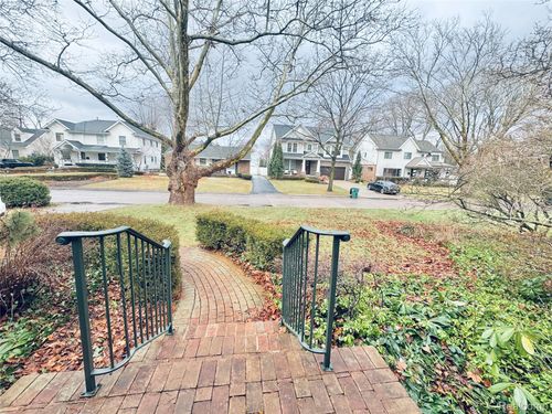 576 Merritt Ln, Birmingham, MI, 48009-4418 | Card Image