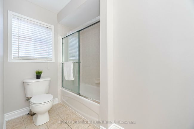 1016 Mccuaig Dr, House other with 4 bedrooms, 4 bathrooms and 2 parking in Milton ON | Image 35