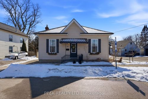 17 Helen St, Paris, ON, N3L1P1 | Card Image