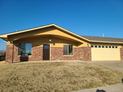 2228 Cottonwood Ct, Winfield, KS, 67156-5405 | Card Image
