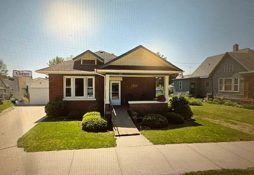 209 W Chapel St, Dodgeville, WI, 53533-1351 | Card Image