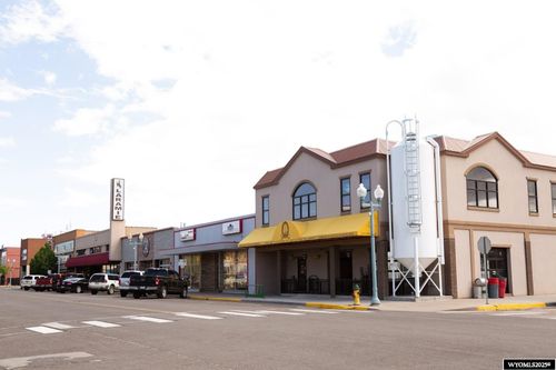 201 E Custer St, LARAMIE, WY, 82070-3633 | Card Image