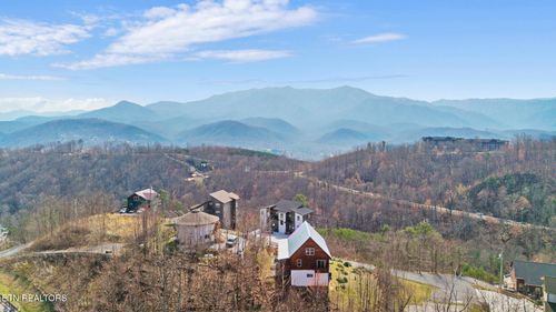 920 W Cedar Ln, Gatlinburg, TN, 37738-4308 | Card Image